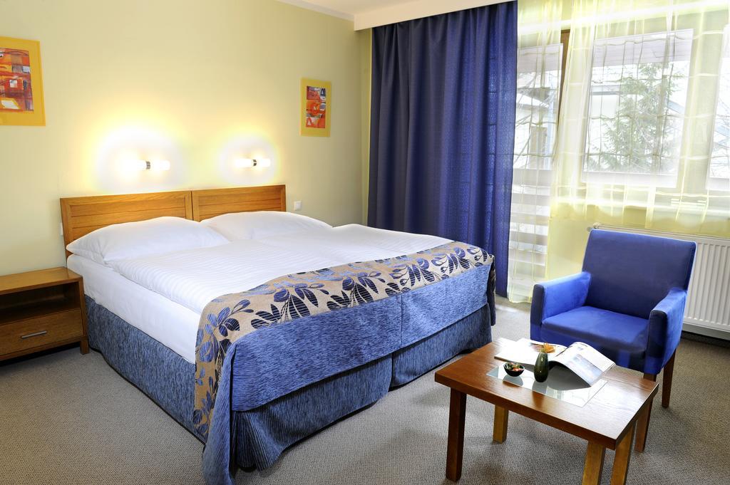 Hotel Victoria مارتون الغرفة الصورة