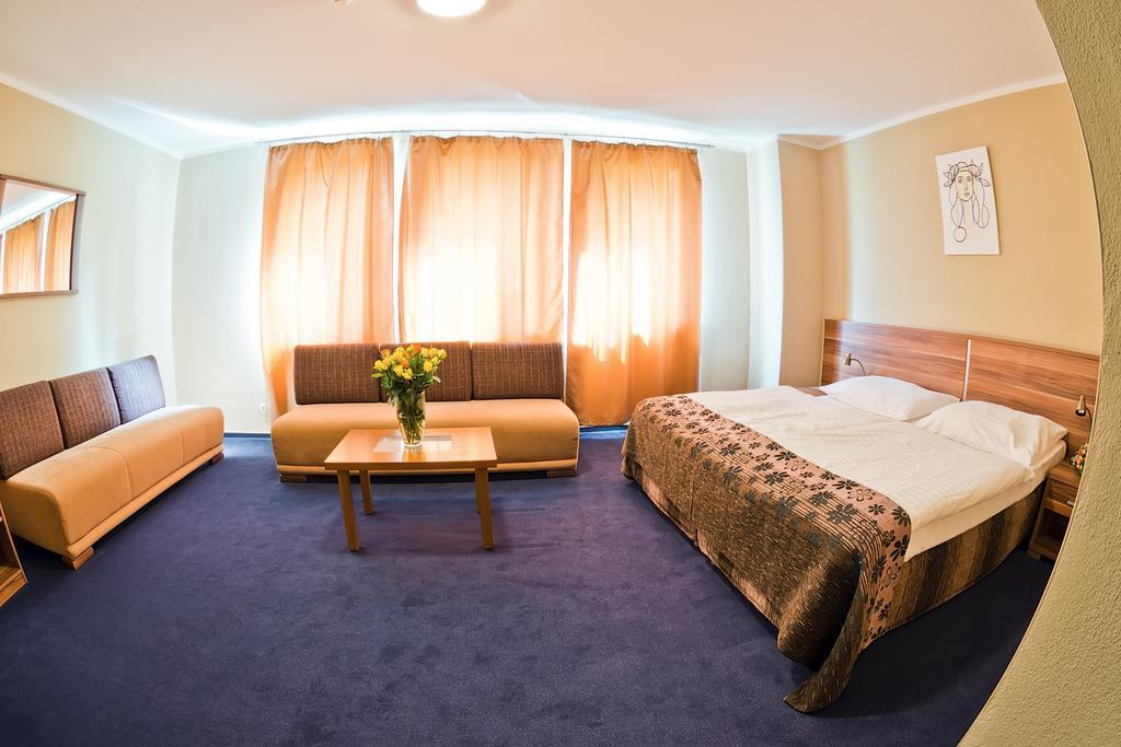 Hotel Victoria مارتون المظهر الخارجي الصورة