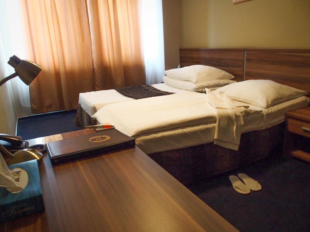 Hotel Victoria مارتون الغرفة الصورة