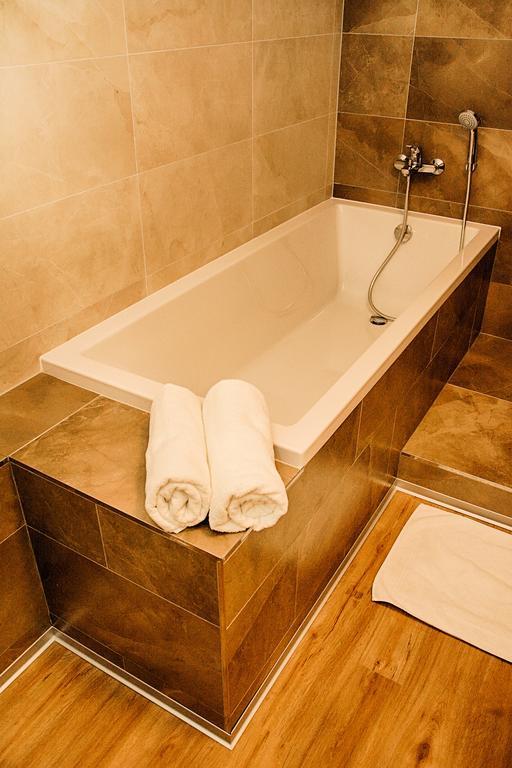 Hotel Victoria مارتون المظهر الخارجي الصورة