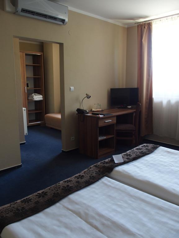 Hotel Victoria مارتون المظهر الخارجي الصورة