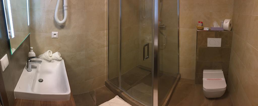 Hotel Victoria مارتون المظهر الخارجي الصورة