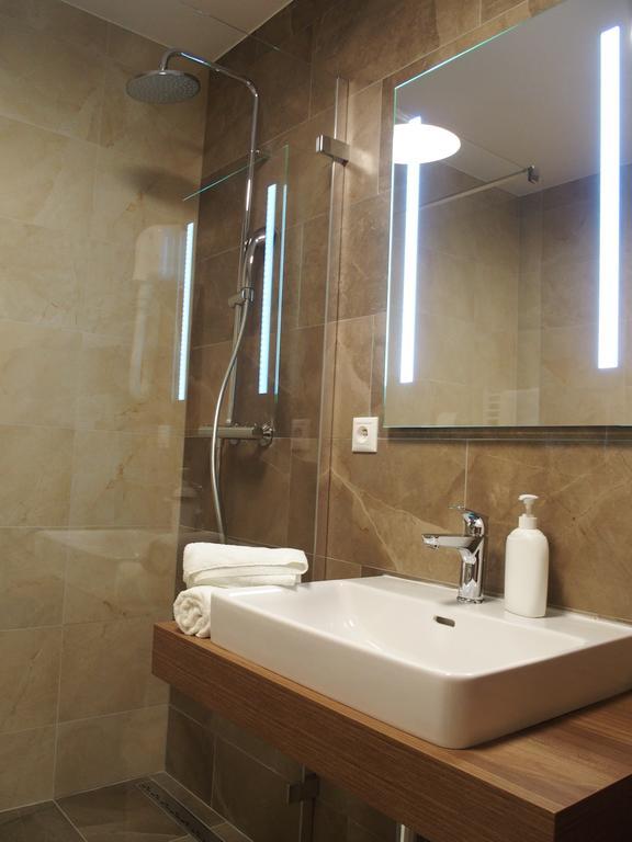 Hotel Victoria مارتون المظهر الخارجي الصورة